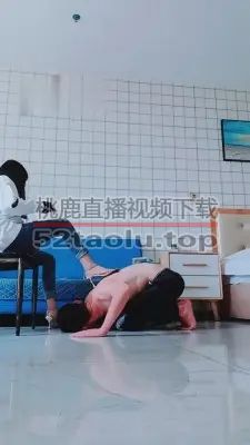 【梓晨S】御姐范-舔脚钻跨脚踩面包喂食 G-210602-20