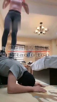 【小妮大人】运动鞋棉袜踩踏贱狗 bf21966