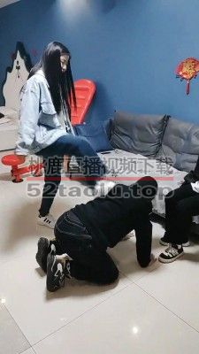 【吴迪】双学生S-运动鞋暴力踢踹/踩/舔脏鞋臭脚 bf25292