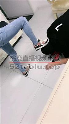 【蜜糖情侣】绿帽狗跪舔运动鞋白袜裸足 bf34705