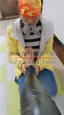 【广东迪迪】母畜跪舔原味脚/狗链遛狗【双视角版】 bf36202