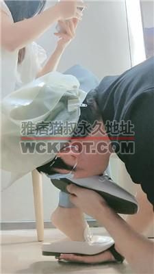 【妮蔻】平底鞋踩狗脸/清理鞋底/裸足深喉 bf41595