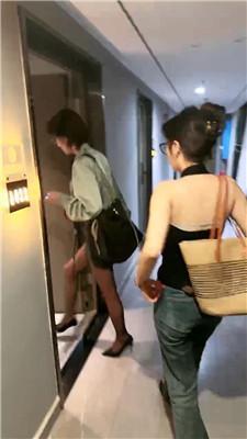 【酒酒】双S-姐妹花逛街回来强迫房东伺候【双视角版】 bf43754