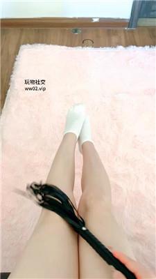 【佳佳】白船袜踩虐奶狗【双视角版】JS241025-4