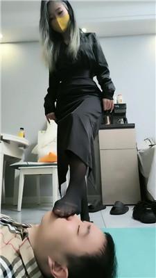 【诗琪】黑丝脚狠抽耳光/臭脚捂脸窒息 bf46374