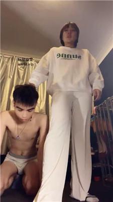 【璋爷】掐乳踢裆/耳光/玉足闻舔 JS241112-4