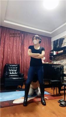 【冷颜】狗盆喂食/牛仔裤坐脸/跪舔长靴白袜 JS241205-36