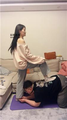 【埋汰】运动后白袜踩狗继父 JS250302-29