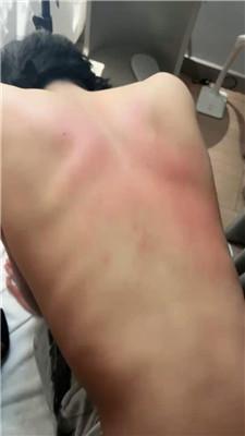 【馨雨】散鞭抽黑丝脚踩 JS250306-11