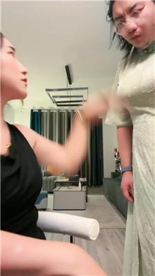 【傲雪】舔脏鞋-边喝酒边打狗 JS250614-38