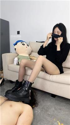 【千千】多双脏鞋踩踏喂食 bf54600