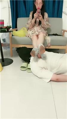 【总攻大人】脚下喂食-闻舔脏臭拖鞋 JS250710-10