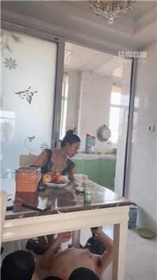 【文主】桌底无意识踩狗 JS250824-4