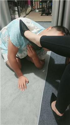 【娜S】寂寞少妇高跟玉足狂舔 JS251017-36