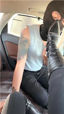 【狠心小妈】爬山后白袜脚羞辱 JS260112-5