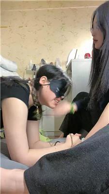 【小羊】母狗啃吃臭脚丫 JS260303-6