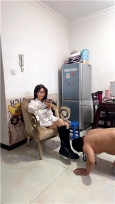 【蜜糖情侣】清理长靴脏马桶 JS260313-26