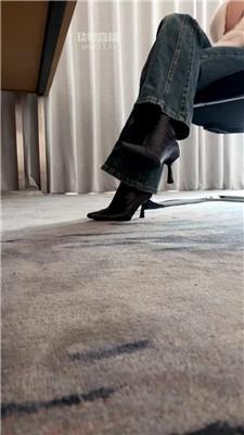 【卡拉】桌底下的狗头 JS260329-9