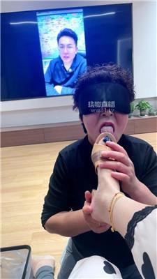 【歌总】深喉恋足狂舔母狗 JS260403-43