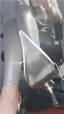 【倪小主】你只配看鞋底    260403-15