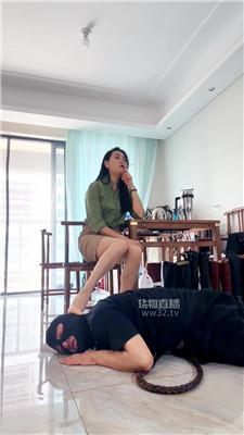 【爱丽丝】给主子清理脏鞋场 JS260411-10