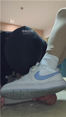 【蓝月大人】脏鞋白袜玩贱奴 JS260414-29