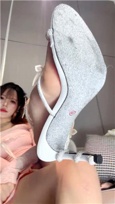 【琪琪sama】媚药致幻跟鹿贱货    260412-20