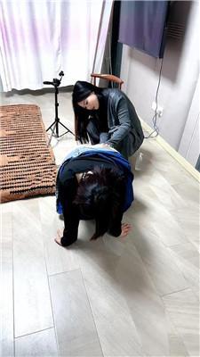 【霓鹿情侣】户外遛狗处刑母狗 JS260415-43