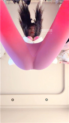 【兔粉粉】美臀胯下诱惑    260414-8