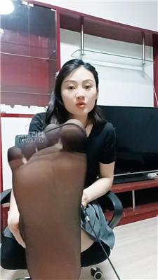 【洛芊】黑丝美腿恋足舔 JS260416-54