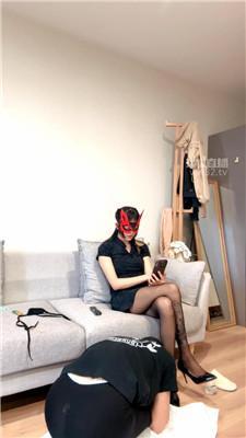 【依依】纹身小主黑丝训野狗 JS260419-10