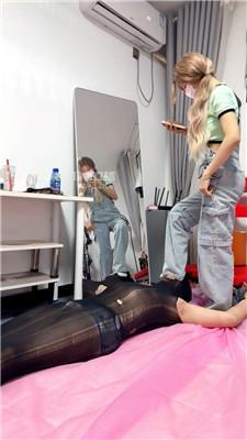 【簌簌大人】白袜脚强制深喉场 JS260419-61