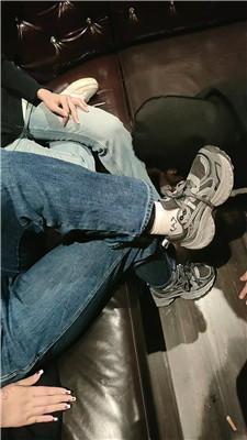 【清寒情侣】老师桌底被学生踩【下】【双视角版】 JS260420-21