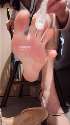 【小璃】哀乐重口乳母裸足辱倒计时    260418-35