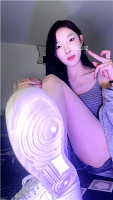 【千千】白袜裸足臀炸盯S    260418-36