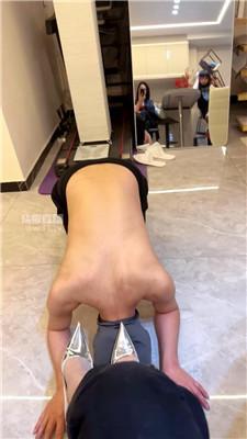 【伊潼】带姐妹群调群虐场 JS260423-28