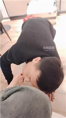 【诗璇情侣主】强迫绿奴舔吃臭脚丫 JS260423-54