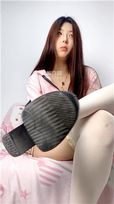 【小懿】白丝皮鞋乳母    260422-34