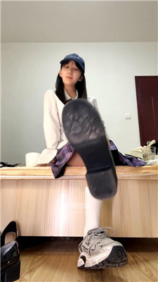 【暴暴】灯白袜裸足黑丝高跟倒计时    260423-25