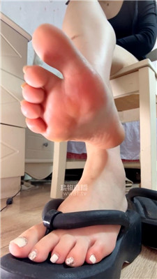 【咬猫】雌堕锁住灌吸香水流    260425-33