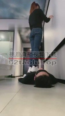 【魅儿】小白鞋全体重踩踏狗 bf6465