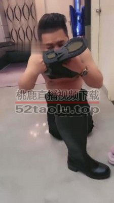 【滔滔】偷舔鞋被发现后暴打 bf6781