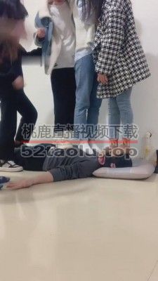 【开发素人】与精神小妹素人恋足踩踏羞辱专场 bf9049