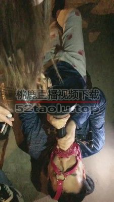 【天津桃桃】户外公厕旁逮住跟踪狗【双视角版】 bf11214