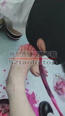 【苏可儿】用脚和圣水混合给狗喝 bf14874