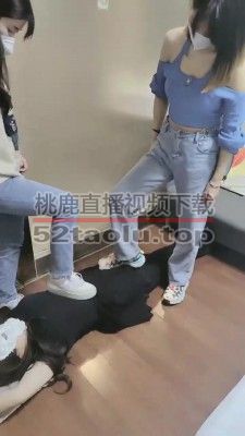 【子怡】双S运动鞋白袜踩踏 bf20412