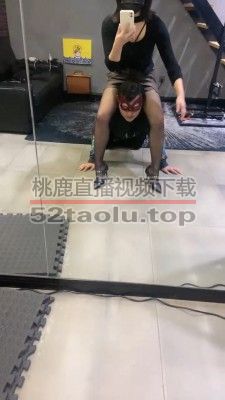 【一纸S】高跟丝袜诱惑踩踏恋足深喉贱狗 bf21202