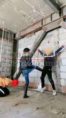 【美离子】户外刑房暴力鞭打双奴/清理靴子吃土 bf25010