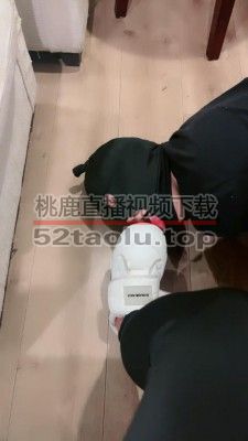 【西西】闻舔学生主训练以后的原味/全体重踩踏/耳光sp bf25024