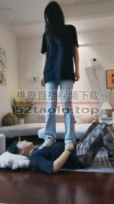 【酒酿丸子】艺校女神运动鞋白袜全体重踩踏 bf30045